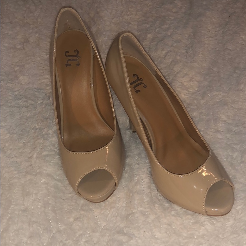 Nude peep toe heel